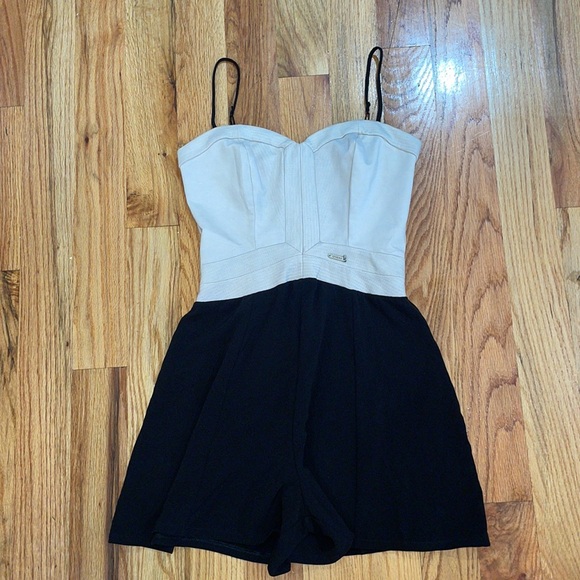 NEW Guess flare bottom Romper Shorts sz M - Picture 4 of 15